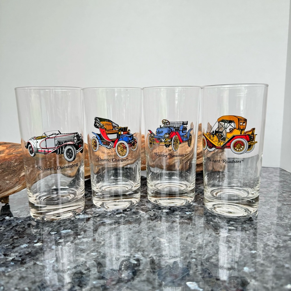 Vintage Set Of 4 Antique Automobiles Drinking Glasses 5.5” Collectible Glassware